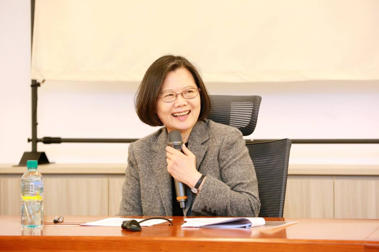 Bà Thái Anh Văn trở thành đại sứ thương hiệu của Đài Loan. Nikkei: Chuyến thăm Anh của bà Thái Anh Văn làm nổi bật mối quan hệ nồng ấm giữa hai bên và hỗ trợ ông Lại Thanh Đức