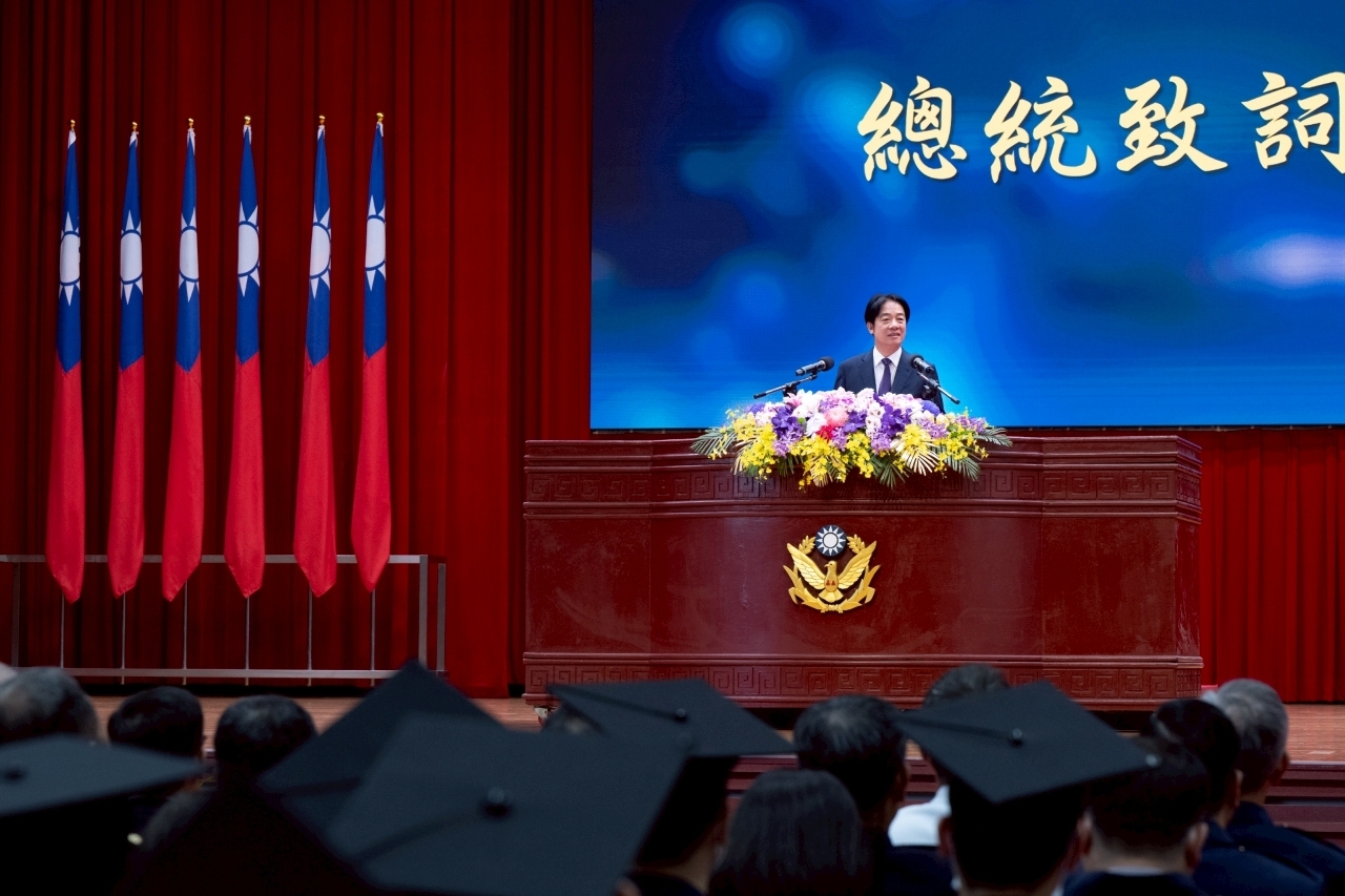 Tổng thống Lại Thanh Đức tham dự lễ tốt nghiệp và khích lệ sinh viên của Học viện Cảnh sát